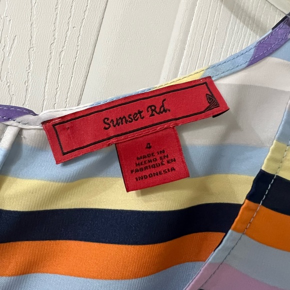 NWT Sunset Rd sleeveless blouse
Zipper closure on the back - Picture 2 of 3